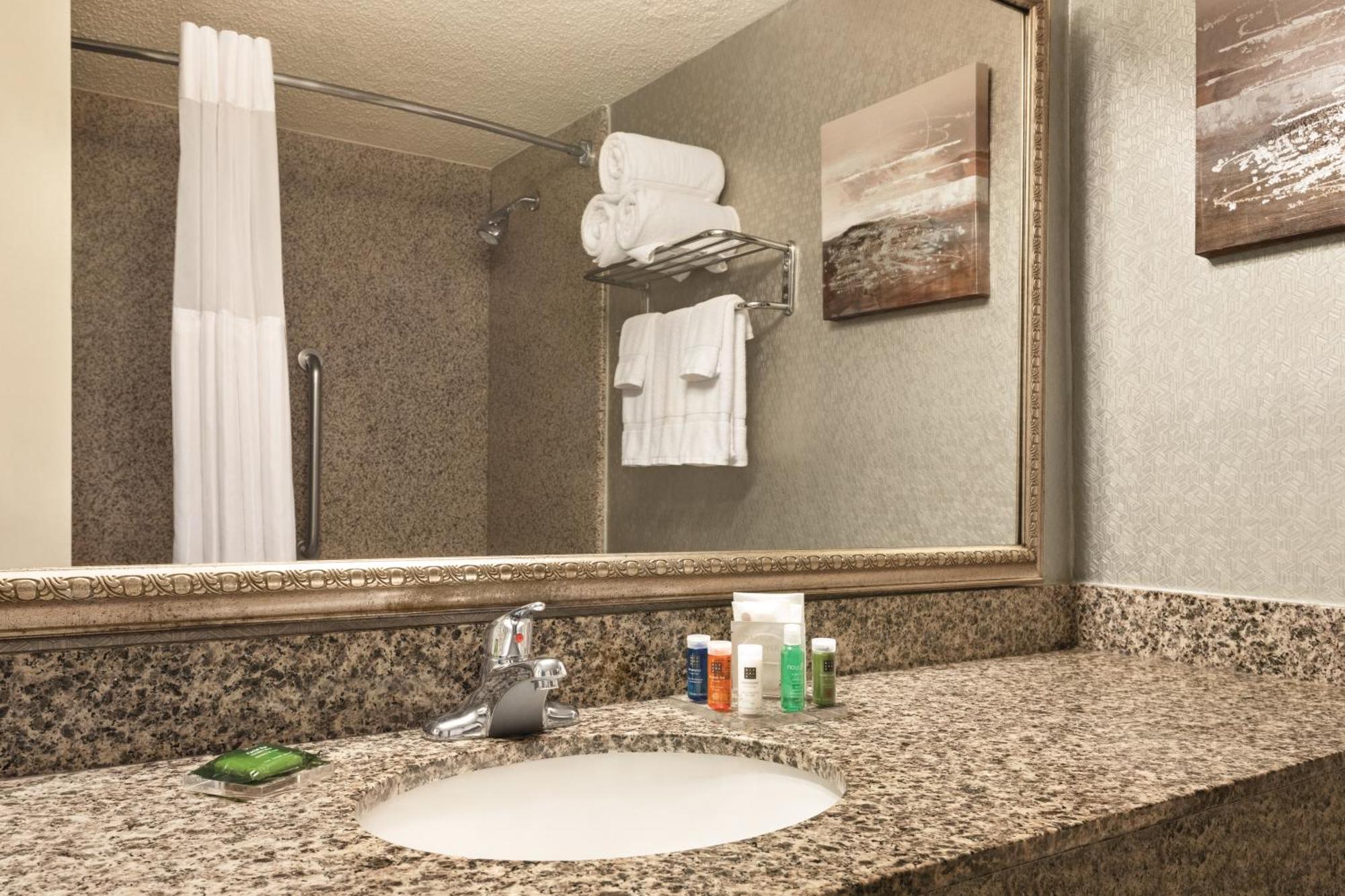 Radisson Worth North-fossil Creek Hotel 3*